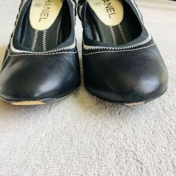 Vintage Chanel Black Cap Toe Leather Elastic Heeled Pumps - Picture 3 of 14